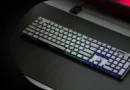 CHERRY XTRFY bringt eine neue, ultraschnelle mechanische Gaming-Tastatur mit Aluminiumrahmen und Display auf den Markt